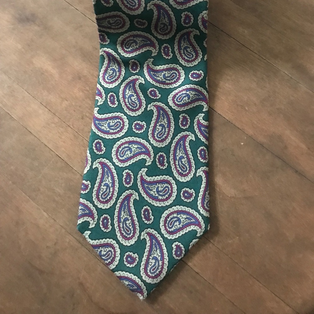 BERT PULTIZER TIE. Dillard’s Collector Edition
